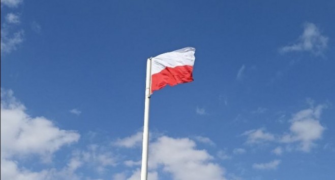 День прапора Польщі: чому стяг біло-червоний і чим різниться "фляга" й "бандера"